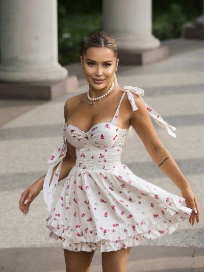 Корсетна рокля с връзки