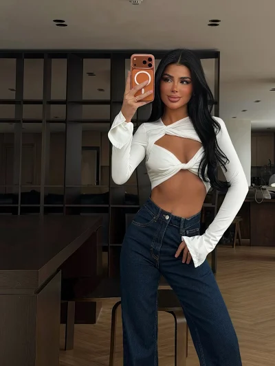 Crop-top с изрязан детайл
